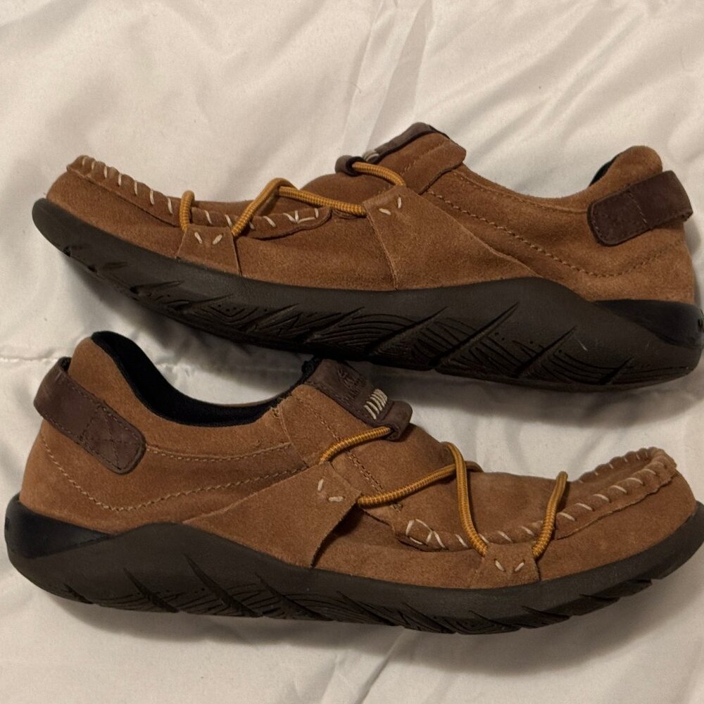 Manitobah Makwa Bungee Loop shoes - mens 10, wms 9.5